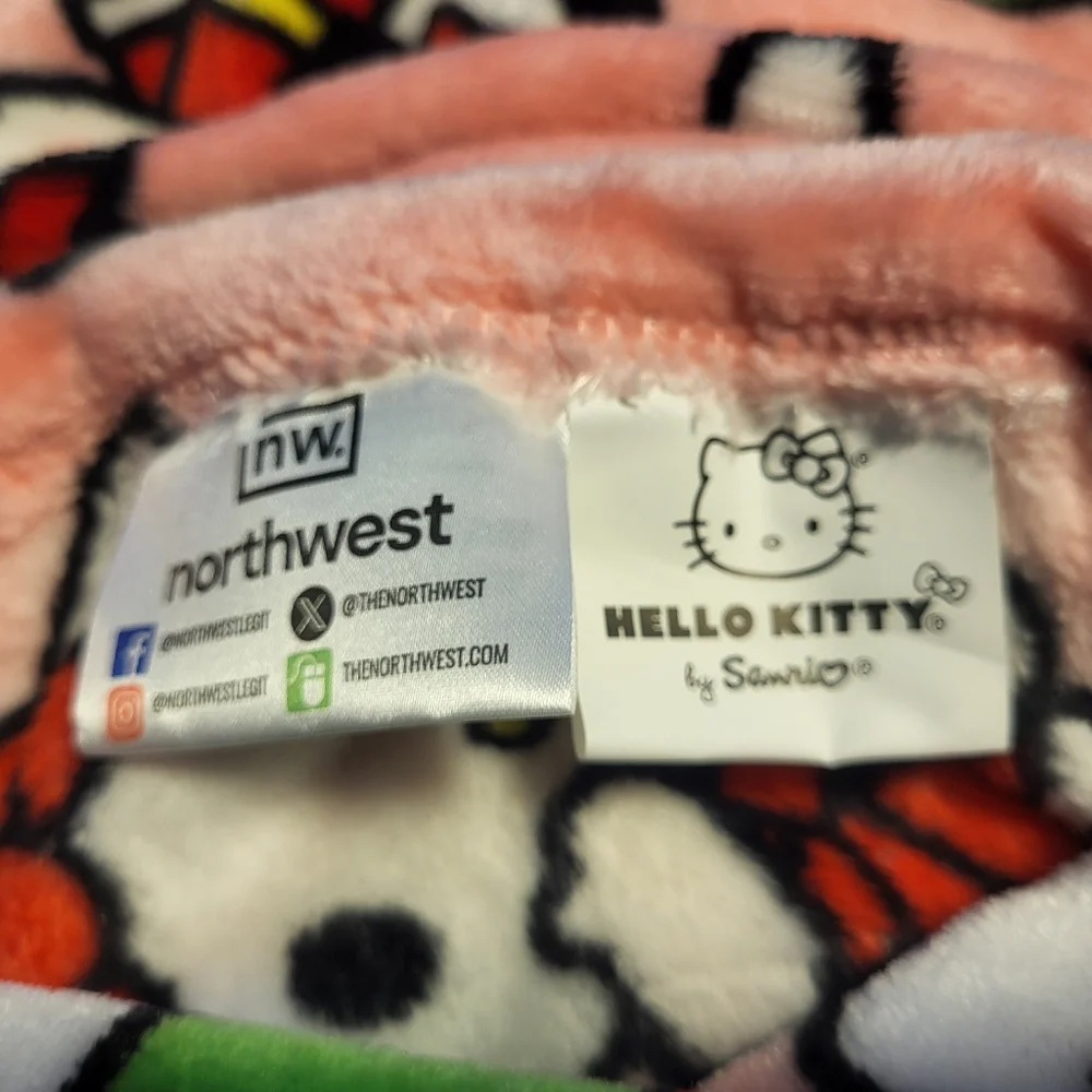 NEW Northwest Mistletoe Pink Silk Touch Sanrio Hello Kitty Throw